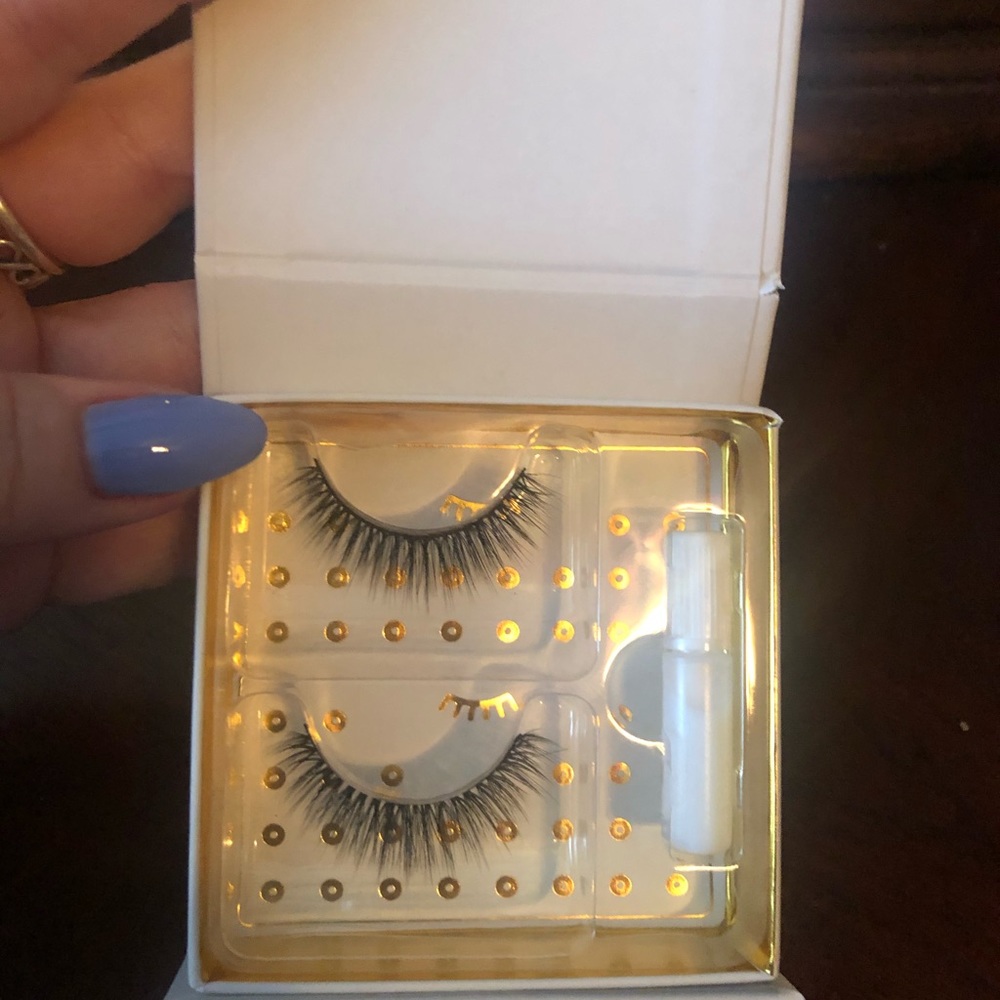 *NIB* BATTINGTON EYELASHES